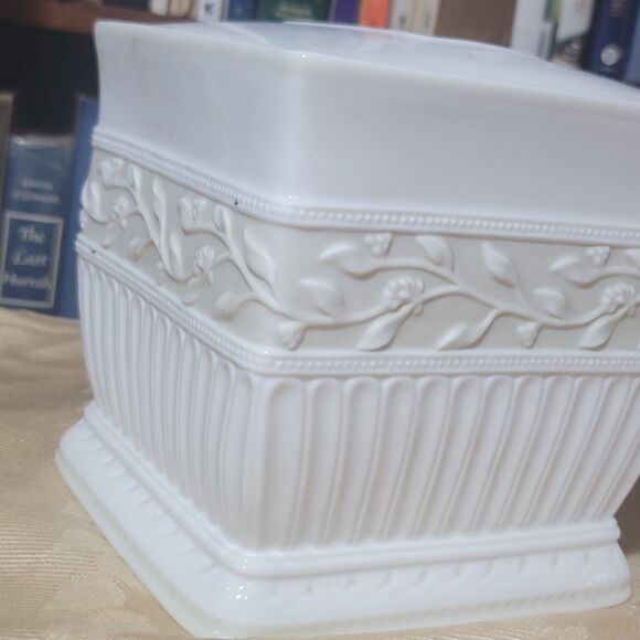 Croscill Classic Bathroom Set Antique Ivory Ceramic Tissue Box Cover w Cup MINT! - Picture 2 of 16